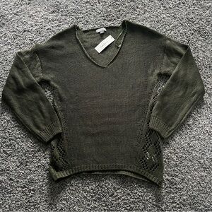 NWT Cupcake clothing (Francesca’s) Cable Knit V neck Sweater Olive Green